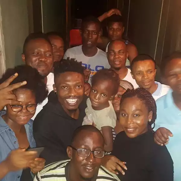 Efe Pays Surprise Visit to His Former Neighbours In Lagos (Photos)